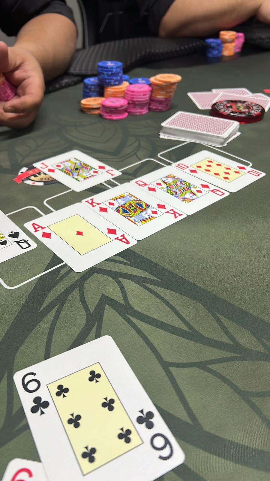 Jogo no Royal Poker Club